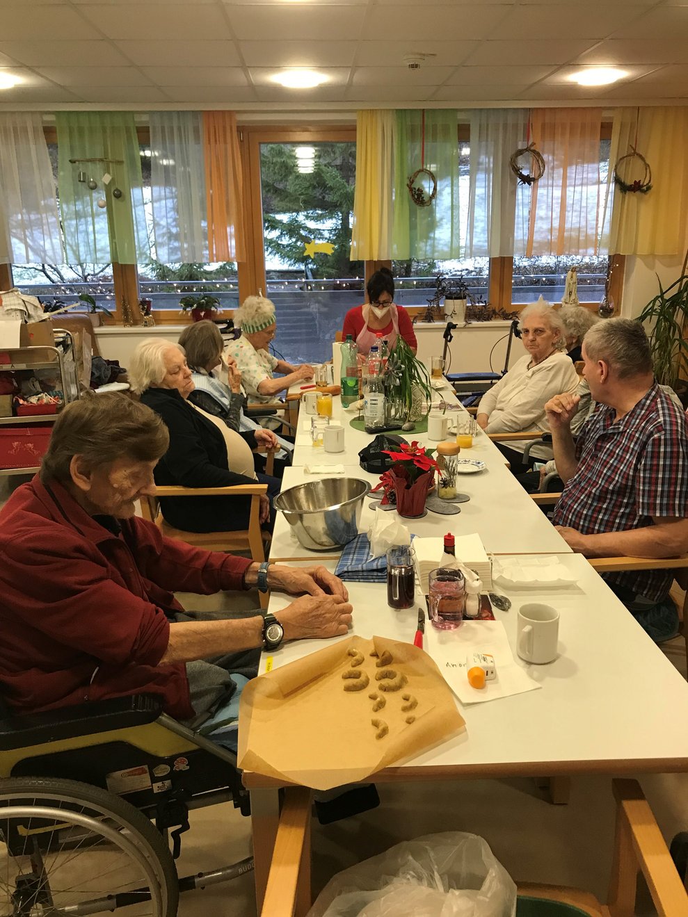Bewohner im Speisesaal