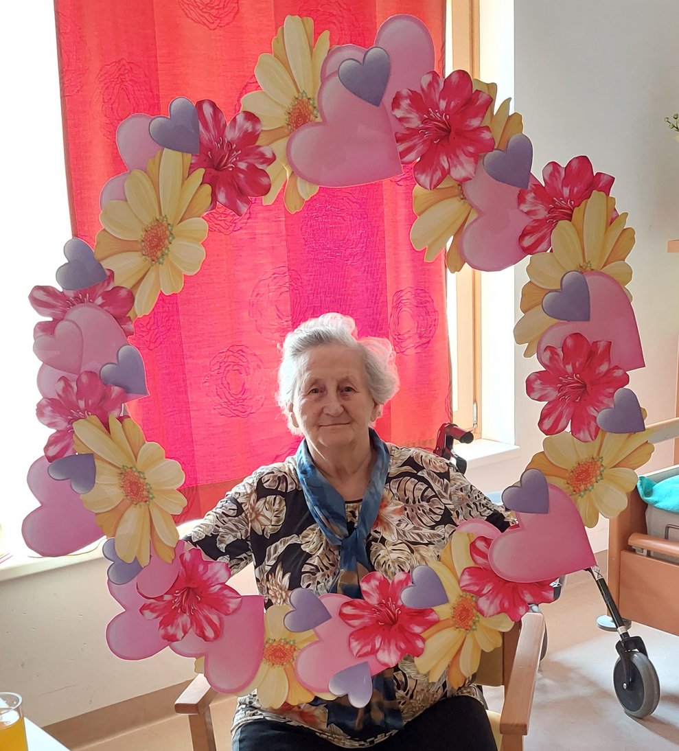 Muttertag mit Blumenkranz