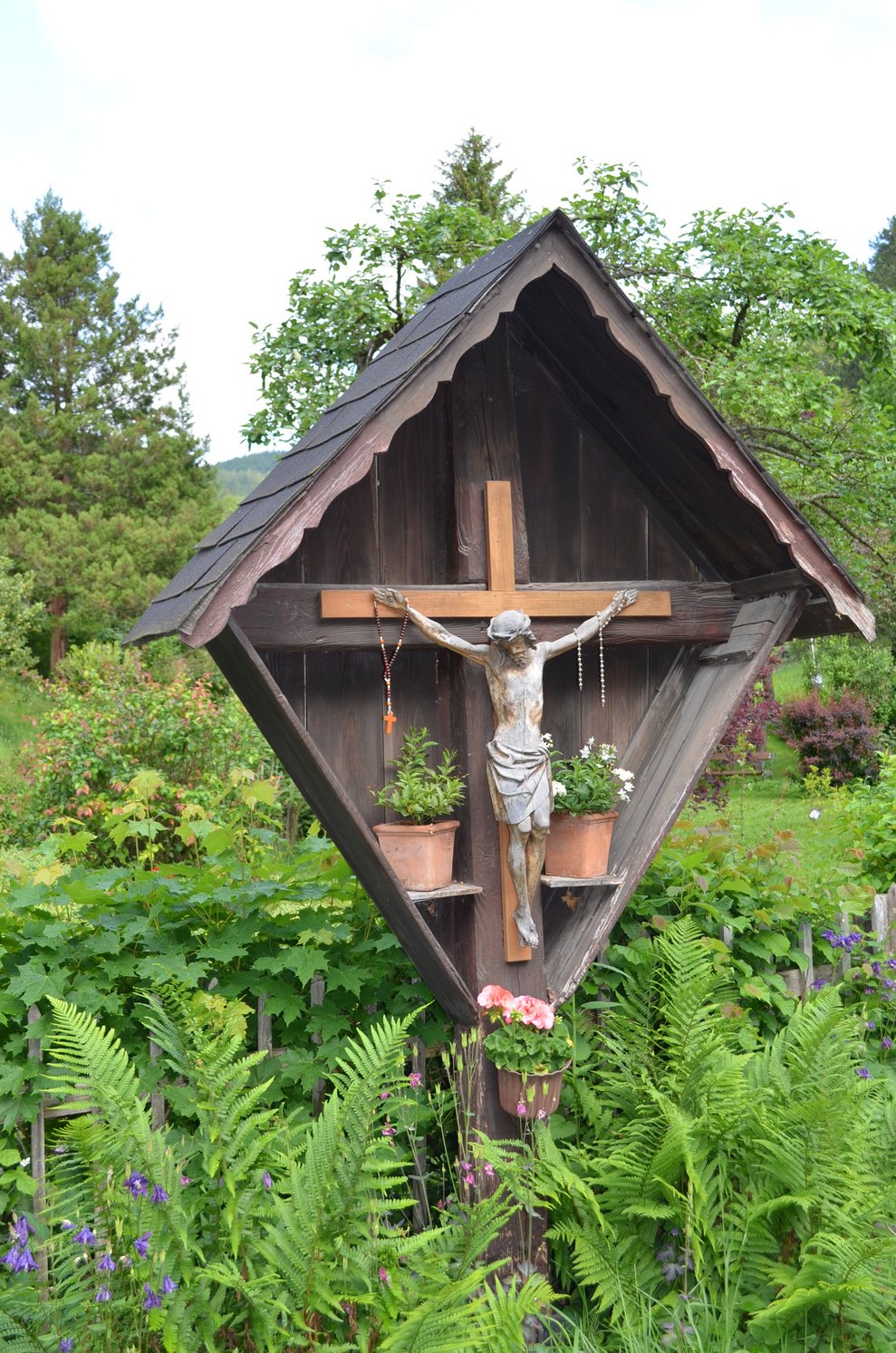 Ein Kreuz am Wegesrand
