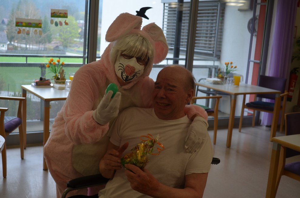 Osterhase mit Bewohner