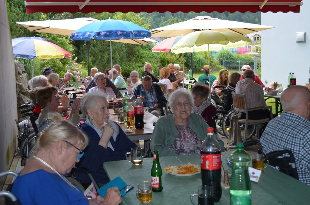 gut besuchte Terasse