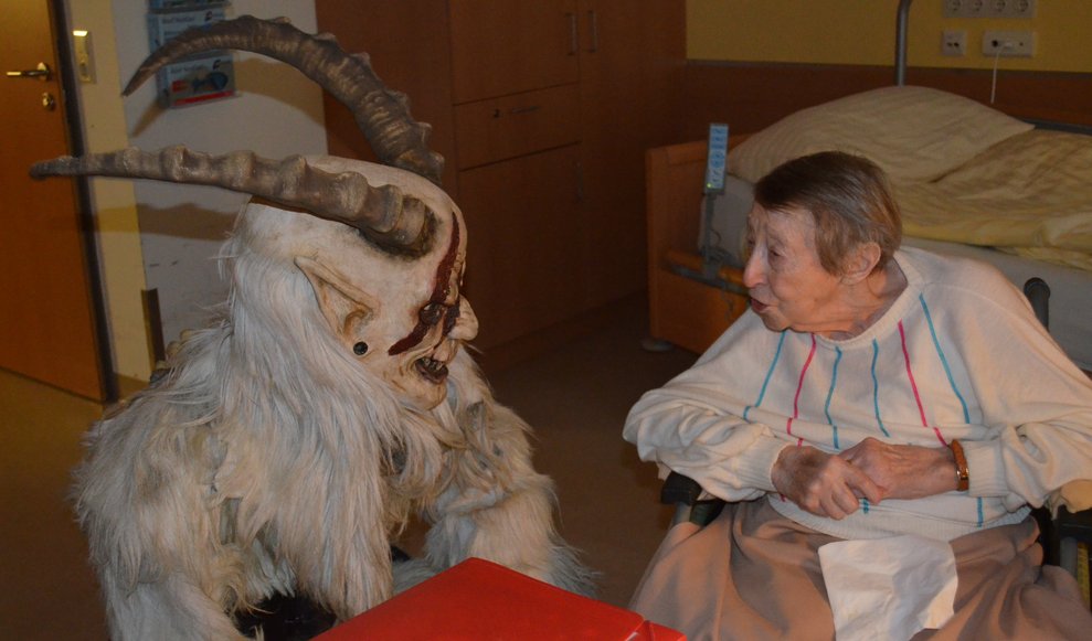 Bewohnerin mit Krampus