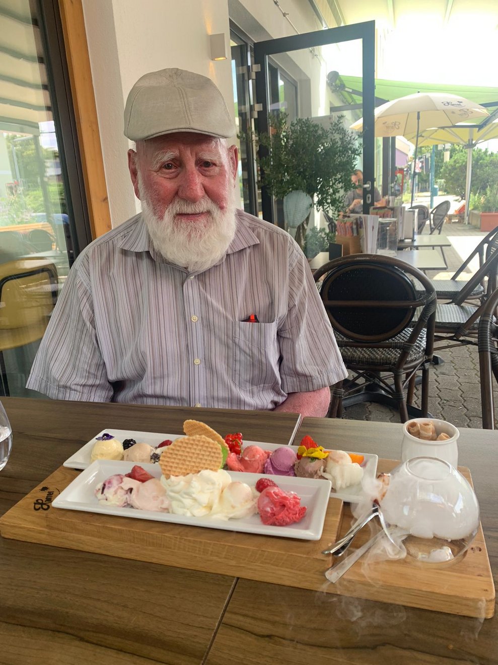 Bewohner vor Eis