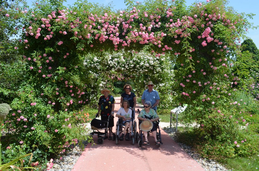 BewohnerInnen unter dem Rosenbogen
