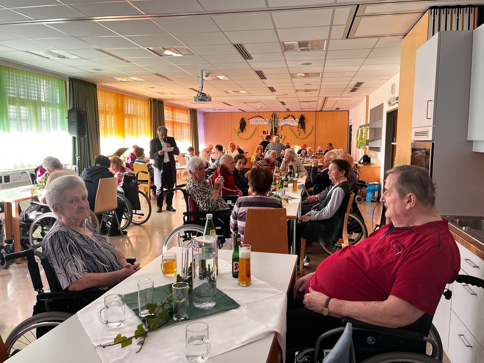 der gefüllte Festsaal