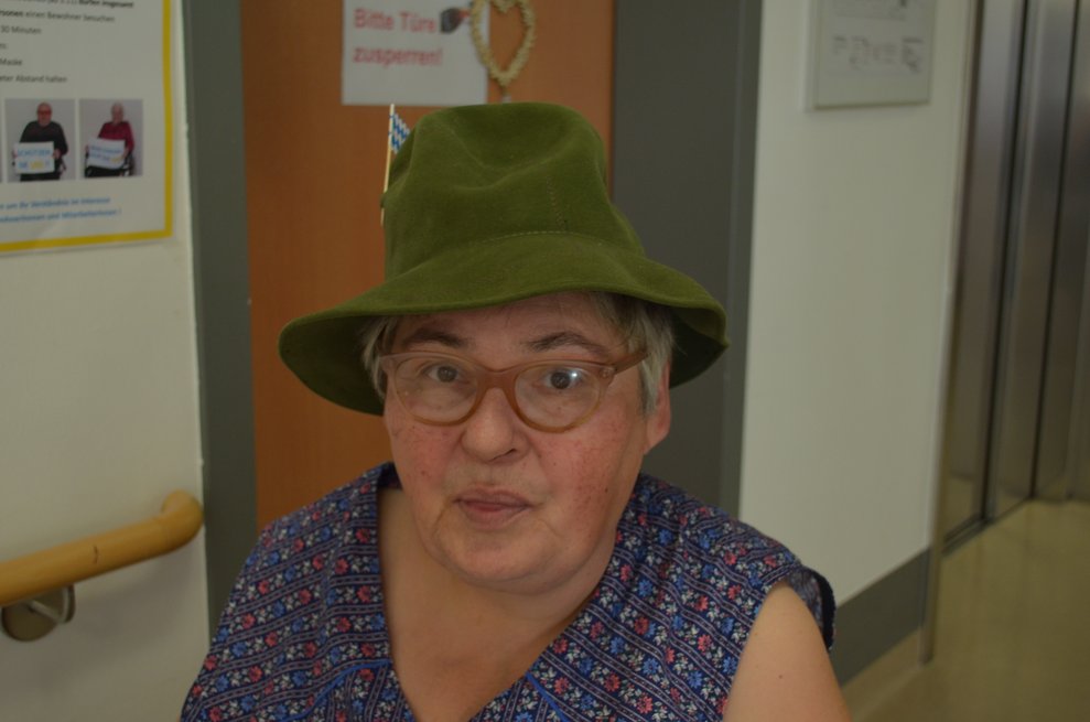 Dame mit Hut